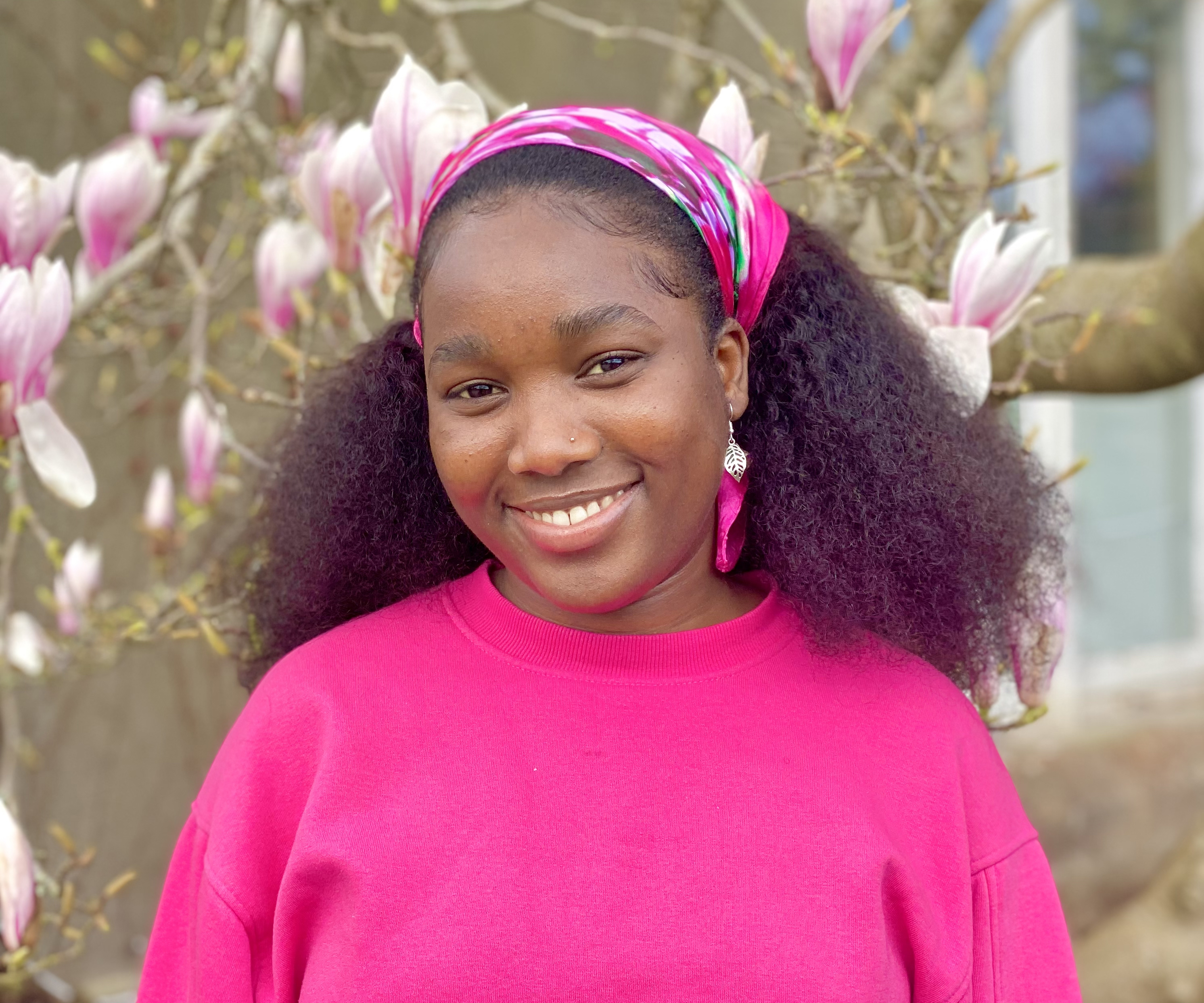 Foto de cabeza de Betty Jahateh, externa de The National Geographic Society y The Nature Conservancy.