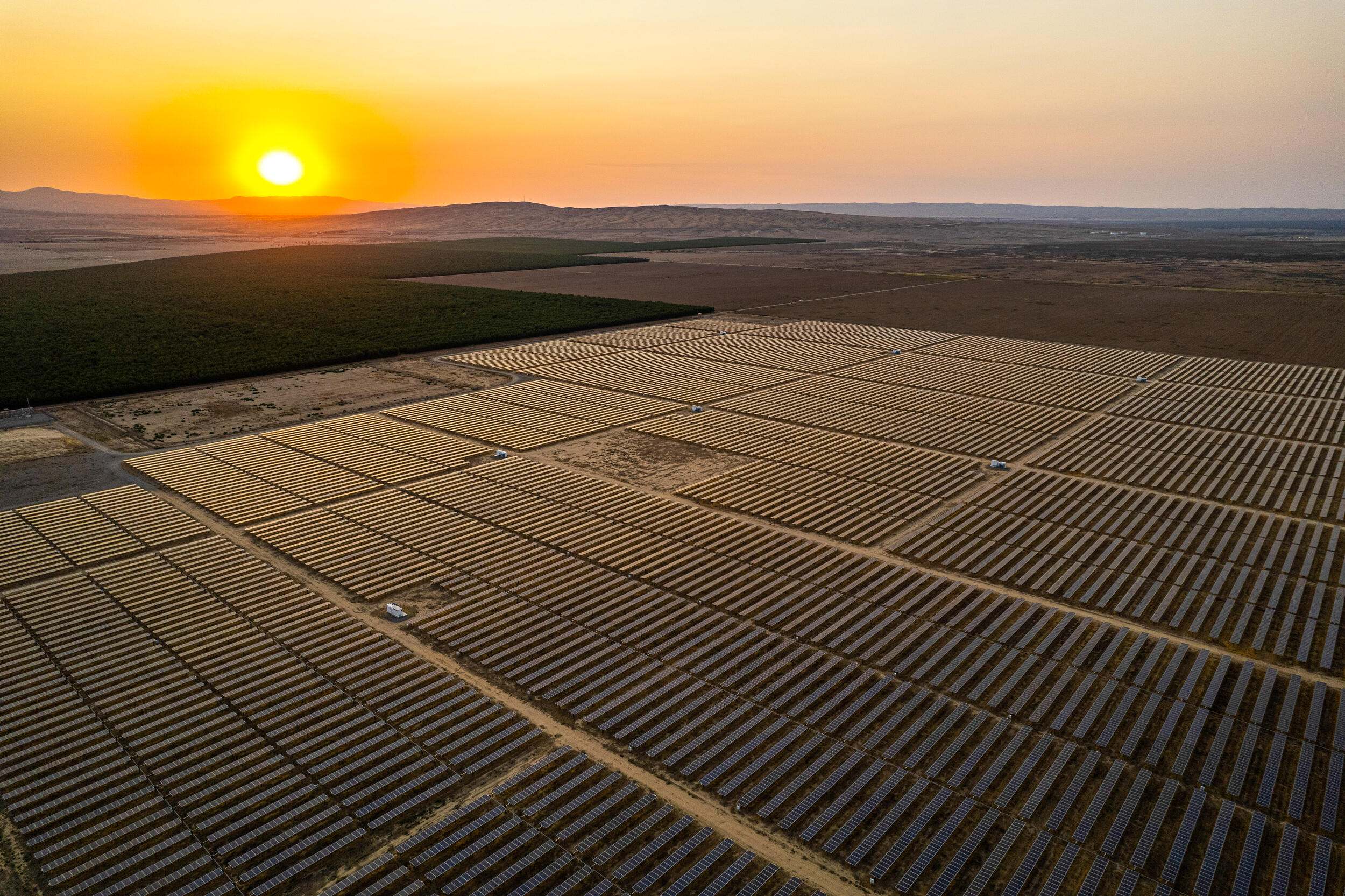 Aerial image of the Maricopa West solar project site in the San Joaquin Valley, near the town of Taft, California.