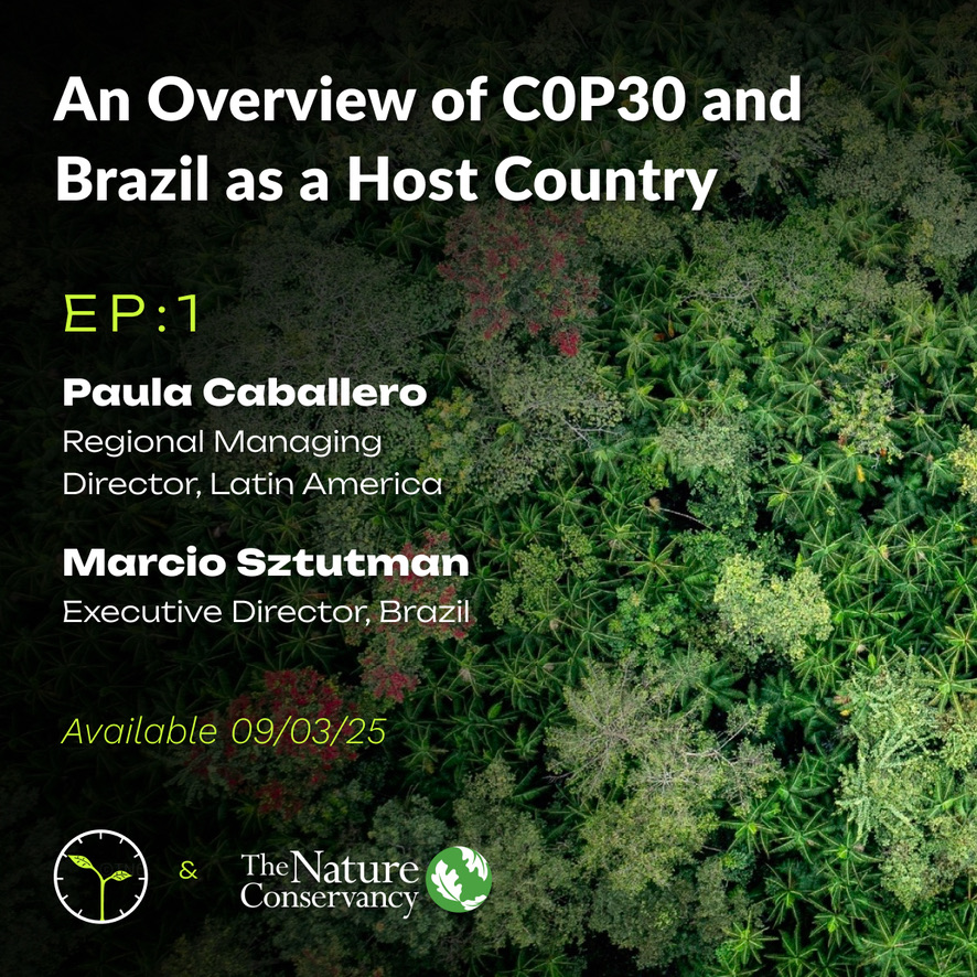 Imagen promocional del podcast con naturaleza en el fondo.